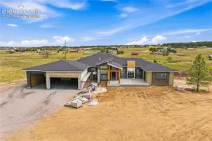 15675 Fox Creek Ln, Colorado Springs, CO 80908 - Photo 5