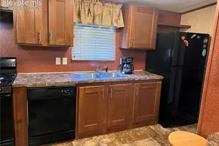2221 S Prairie Ave, Pueblo, CO 81005 - Photo 7