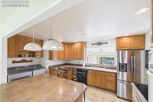 1808 Lynwood Ln, Pueblo, CO 81005 - Photo 9