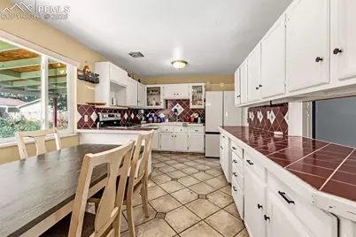 3940 Hollybrook Lane, Pueblo, CO 81005 - Photo 9