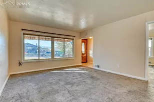 27 Bonfoy Ave, Colorado Springs, CO 80909 - Photo 9