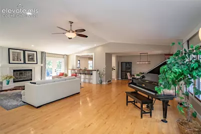 175 Broadmoor Hills Drive, Colorado Springs, CO 80906 - Photo 5
