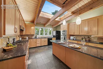 2230 Mesa Road, Colorado Springs, CO 80904 - Photo 11