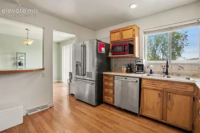 1915 Sussex Lane, Colorado Springs, CO 80909 - Photo 9