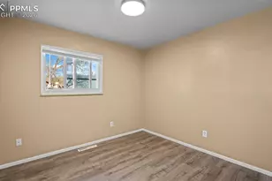 946 Hutchinson Dr, Colorado Springs, CO 80910 - Photo 11