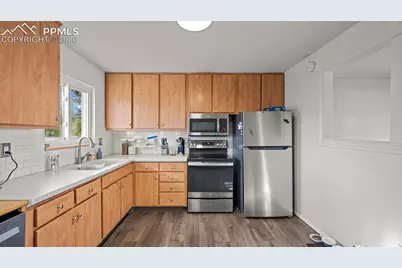 946 Hutchinson Drive, Colorado Springs, CO 80910 - Photo 7