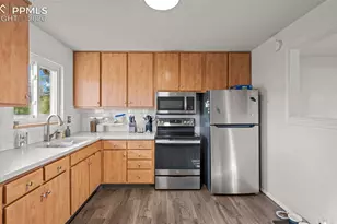 946 Hutchinson Dr, Colorado Springs, CO 80910 - Photo 7