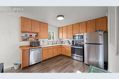 946 Hutchinson Drive, Colorado Springs, CO 80910 - Photo 5