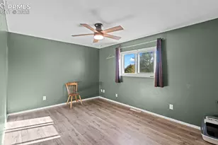 946 Hutchinson Dr, Colorado Springs, CO 80910 - Photo 9