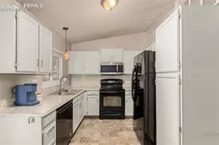 3310 Bridgewater Dr, Colorado Springs, CO 80916 - Photo 9