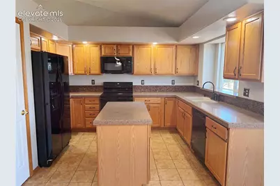 7042 Grand Prairie Drive, Colorado Springs, CO 80923 - Photo 9
