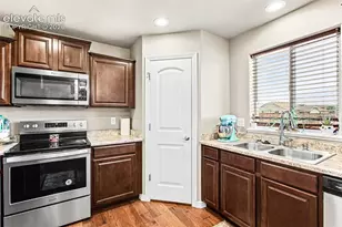 10056 Castor Dr, Colorado Springs, CO 80925 - Photo 9