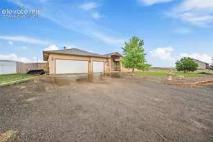 1277 N Sandstone Ln, Pueblo, CO 81007 - Photo 3