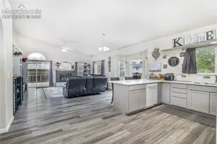 938 Cedarcrest Dr, Pueblo, CO 81005 - Photo 11