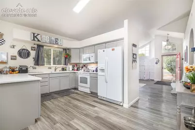 938 Cedarcrest Drive, Pueblo, CO 81005 - Photo 9