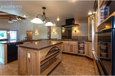 2226 Glenwood Circle, Colorado Springs, CO 80909 - Photo 9