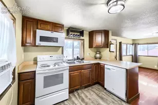 2314 E Monument St, Colorado Springs, CO 80909 - Photo 11