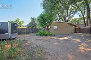 537 Crockett Ln, Colorado Springs, CO 80905 - Photo 3