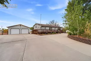 1069 Meadow Ln, Pueblo, CO 81006 - Photo 3