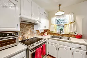 1331 Eagle View Dr, Colorado Springs, CO 80909 - Photo 11