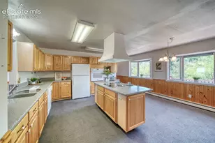 2205 Mesa Rd, Colorado Springs, CO 80904 - Photo 17