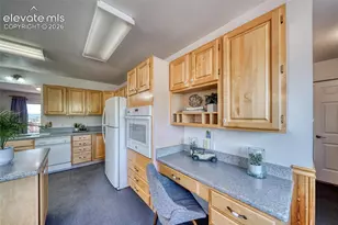 2205 Mesa Rd, Colorado Springs, CO 80904 - Photo 23