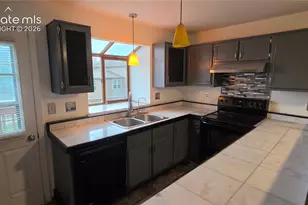 6818 Ravencrest Dr, Colorado Springs, CO 80919 - Photo 5