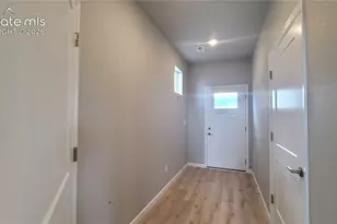 729 Belleza Vw, Colorado Springs, CO 80907 - Photo 3