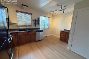2959 Mesa Rd, Colorado Springs, CO 80904 - Photo 9