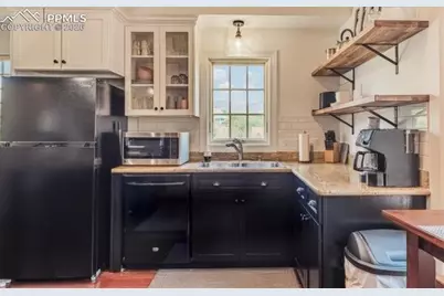 13 Oak Place, Manitou Springs, CO 80829 - Photo 11