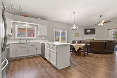 932 Pinecrest Drive, Pueblo, CO 81005 - Photo 11