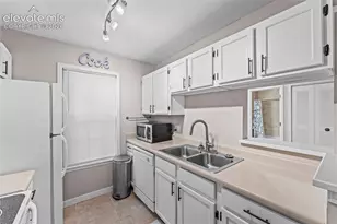 2121 Troy Ct, Colorado Springs, CO 80918 - Photo 9