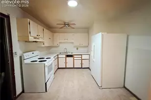 3530 Cricklewood Ln, Colorado Springs, CO 80910 - Photo 7