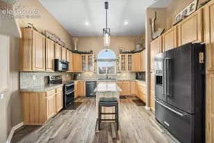 704 S Chimazo Dr, Pueblo, CO 81007 - Photo 7