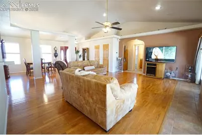 461 E Fredonia Drive, Pueblo, CO 81007 - Photo 9