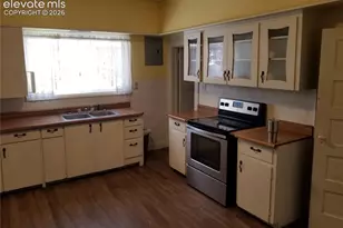 2423 E St Vrain St, Colorado Springs, CO 80909 - Photo 9
