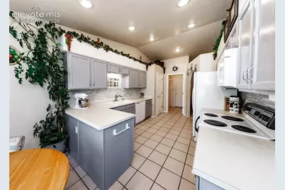 10 Nona Brooks Drive #V, Pueblo, CO 81005 - Photo 15
