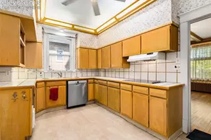 321 W 18th St, Pueblo, CO 81003 - Photo 9
