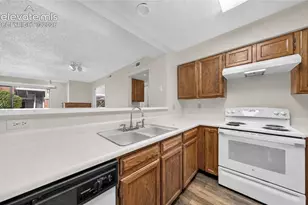 914 Acapulco Ct, Colorado Springs, CO 80910 - Photo 5