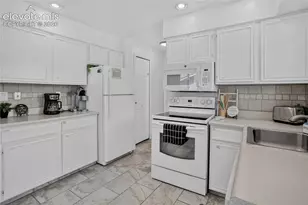 6716 Hampton Dr, Colorado Springs, CO 80918 - Photo 9