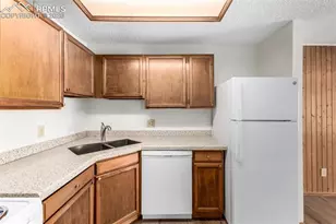 6393 Village Ln, Colorado Springs, CO 80918 - Photo 9
