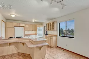 1118 Fontmore Rd, Colorado Springs, CO 80904 - Photo 11