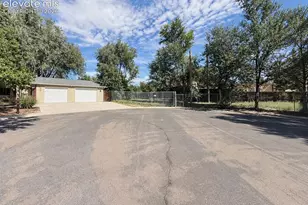 1130 Valley Manor Ct, Colorado Springs, CO 80906 - Photo 3