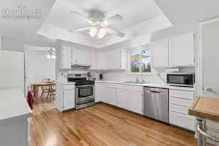 4915 Brown Valley Ln, Colorado Springs, CO 80918 - Photo 3