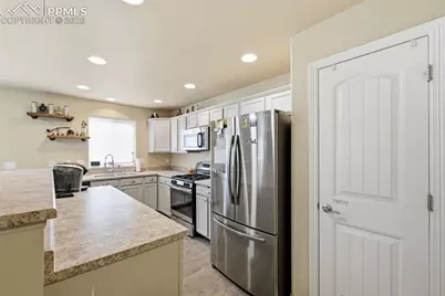 6186 Pilgrimage Road, Colorado Springs, CO 80925 - Photo 9