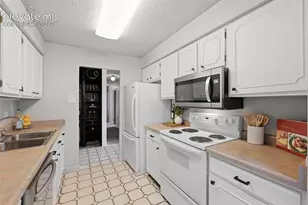 411 Lakewood Circle, Colorado Springs, CO 80910 - Photo 11