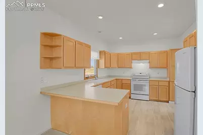 470 S Soaring Eagle Drive, Pueblo, CO 81007 - Photo 9