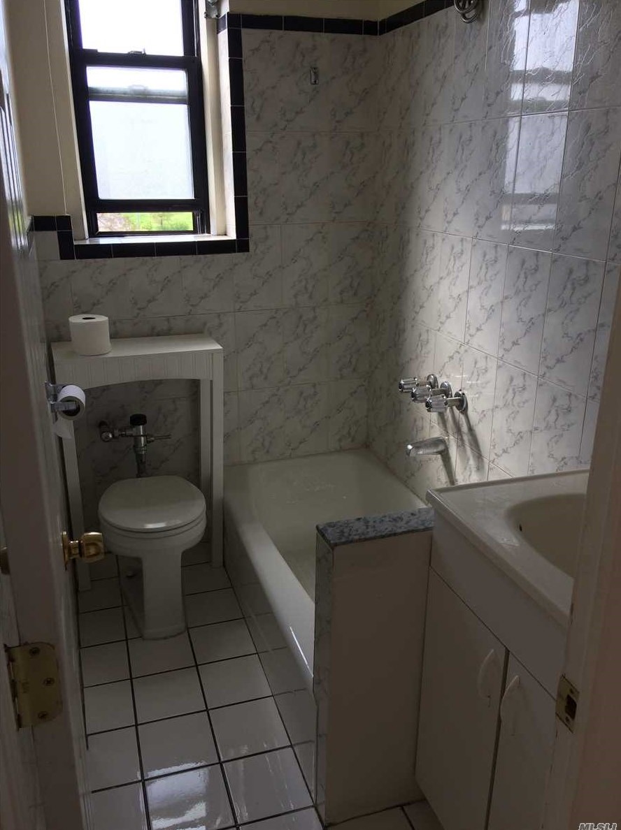 61-40 Saunders St, Flushing NY  exterior