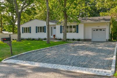 42 Riverdale Dr Hampton Bays Ny 11946