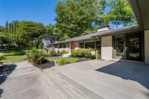 1322 Brook Forest Dr NE, Atlanta, GA 30324 - Photo 5